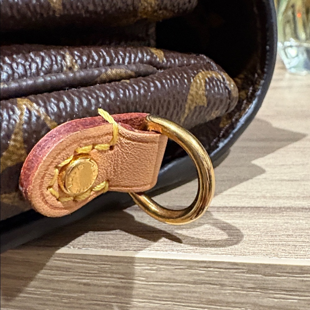 Louis Vuitton Classic Monogram Crossbody Bag - Picture 6 of 7